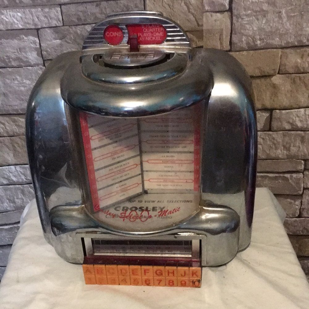 Vintage Crosley collector’s Edition Radio/cassette Player
